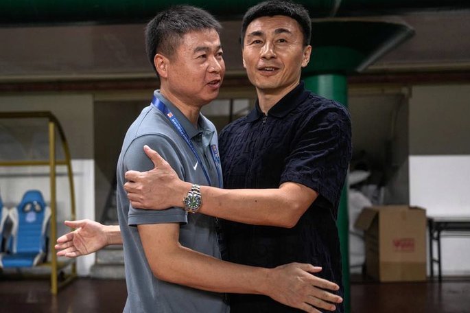 宋文杰带球被绊倒，吾米提江吃到第二张黄牌染红下场