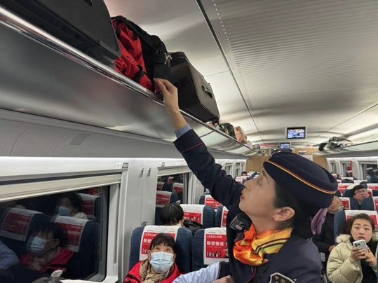 记者：铁人放假一天，徐正源回家收拾东西，明早回来上班