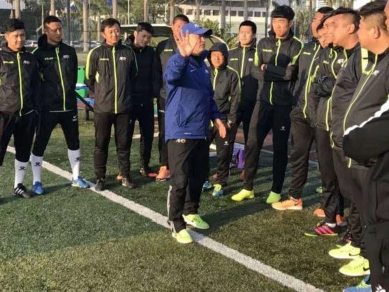 董粉如果这么关心u17以下的儿童成绩不如去让足协把青训大纲改了