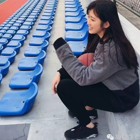墨西哥女孩与日本球迷的冲突与拥吻