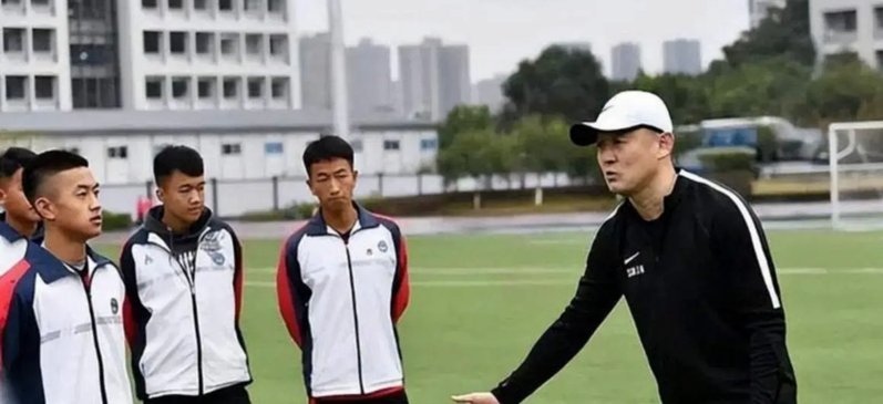 董老群嘲职业青训不敢参赛，孙继海们如何破局？